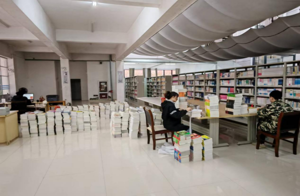 崇文中学图书馆